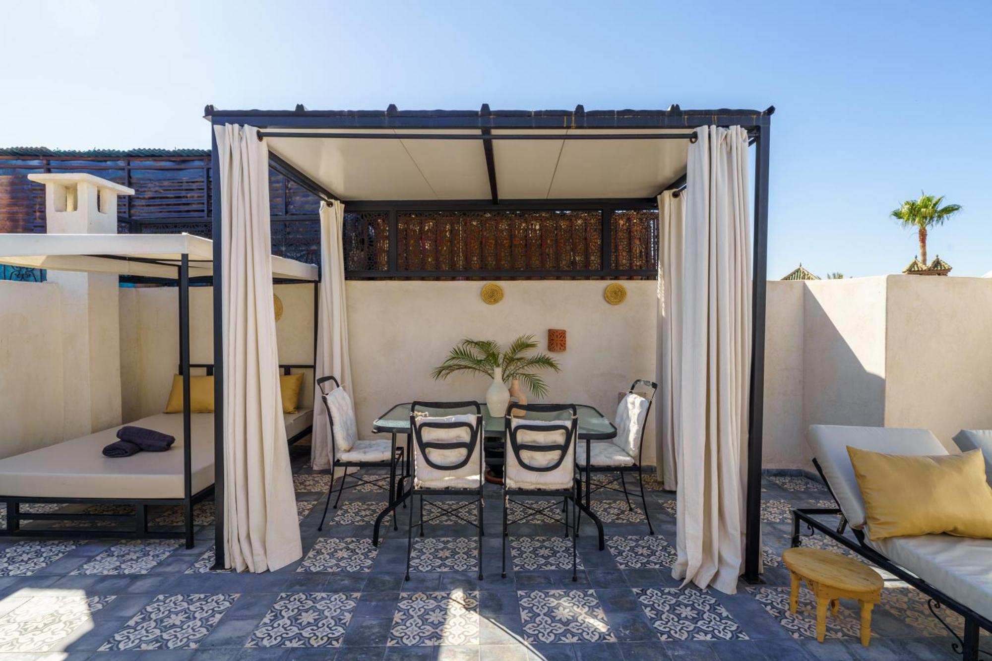 Riad 4 Chambres - Piscine & Petit Dejeuner Gratuit - Wifi Fibre Optique Marakeş Dış mekan fotoğraf