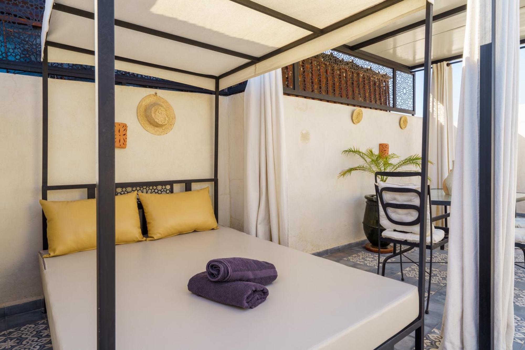 Riad 4 Chambres - Piscine & Petit Dejeuner Gratuit - Wifi Fibre Optique Marakeş Dış mekan fotoğraf
